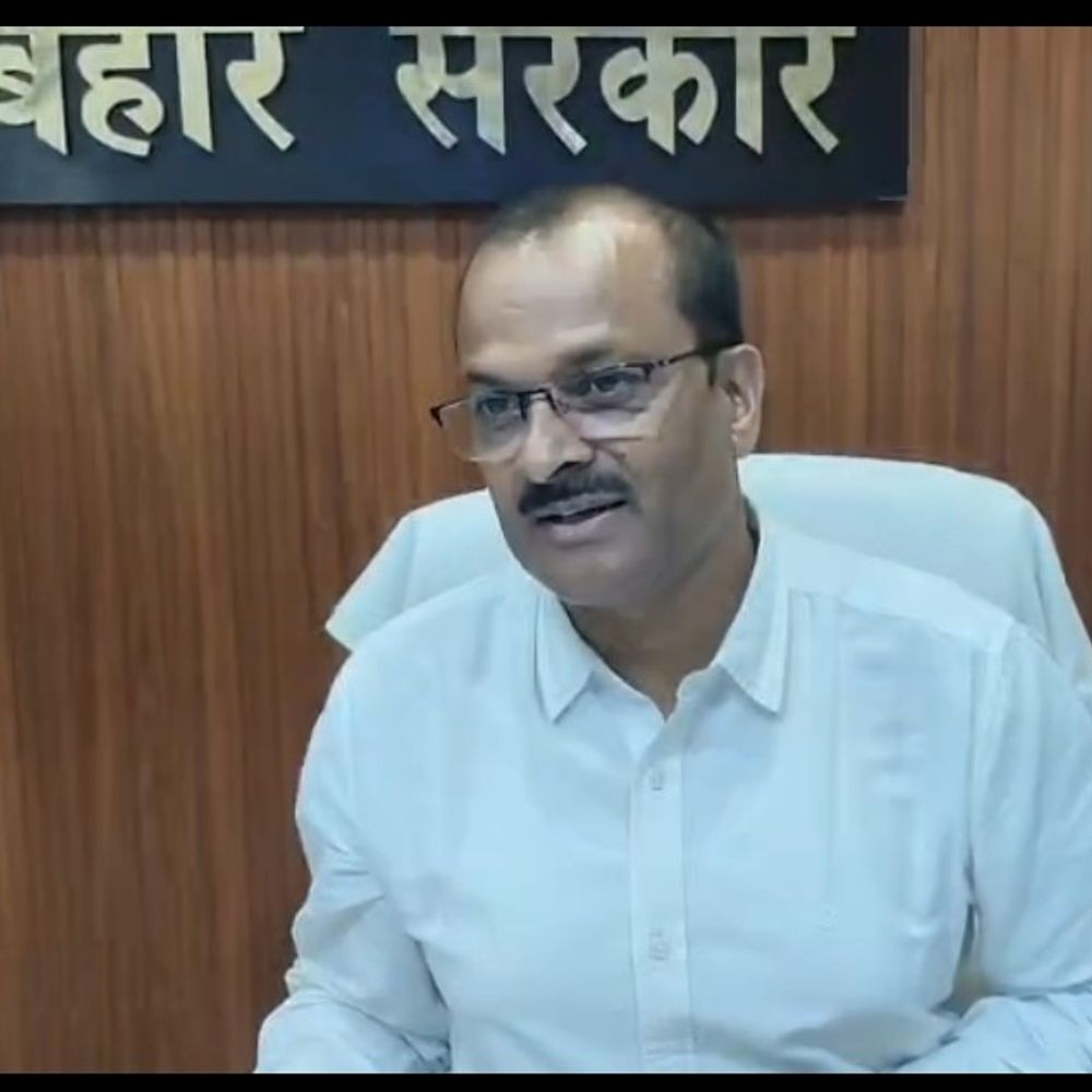 मुजफ्फरपुर में पेपरलेस रजिस्ट्री का विरोध:कातिबों की अघोषित हड़ताल, सब-रजिस्ट्रार बोले- हर दिन बढ़ रहा रजिस्ट्री का ग्राफ
