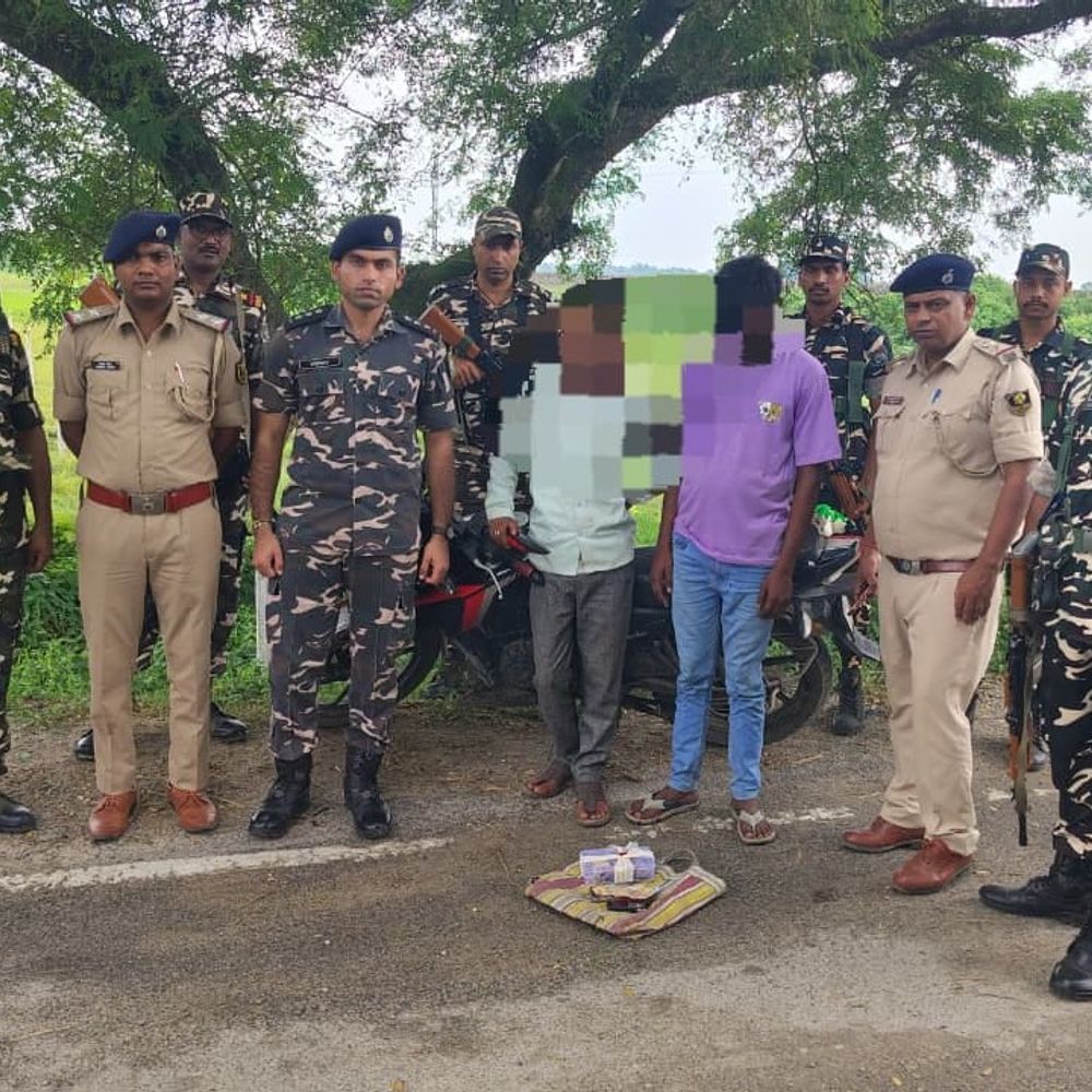 किशनगंज में 60 लाख की हेरोइन के साथ 2 गिरफ्तार:पुलिस को देखकर बाइक से भागने की कोशिश; SSB के साथ चेकिंग में पकड़े गए