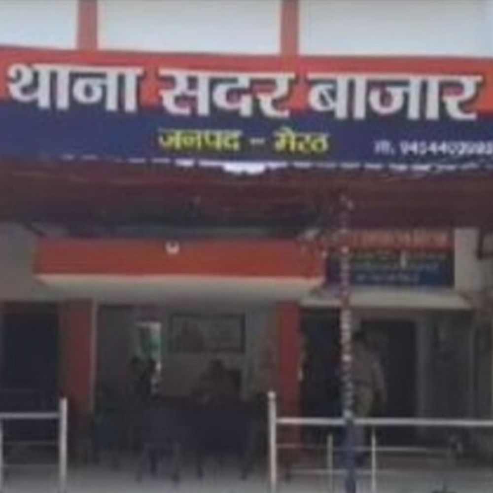 मेरठ में छत काटकर दुकान से सोना चोरी:सराफा बाजार में कारीगर की दुकान बनी निशाना, 400 ग्राम जेवर गायब, पुलिस जांच में जुटी