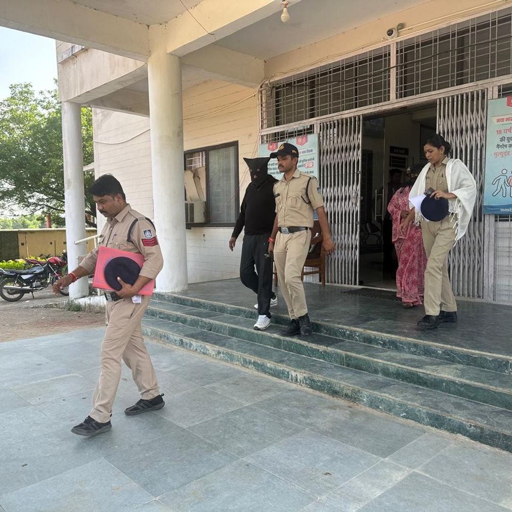 टीकमगढ़ में नकली सोने की ईंट बेचने वाले महिला-पुरुष गिरफ्तार:यूपी के ग्रामीण से डेढ़ लाख हड़पे थे, दो आरोपी अब भी फरार