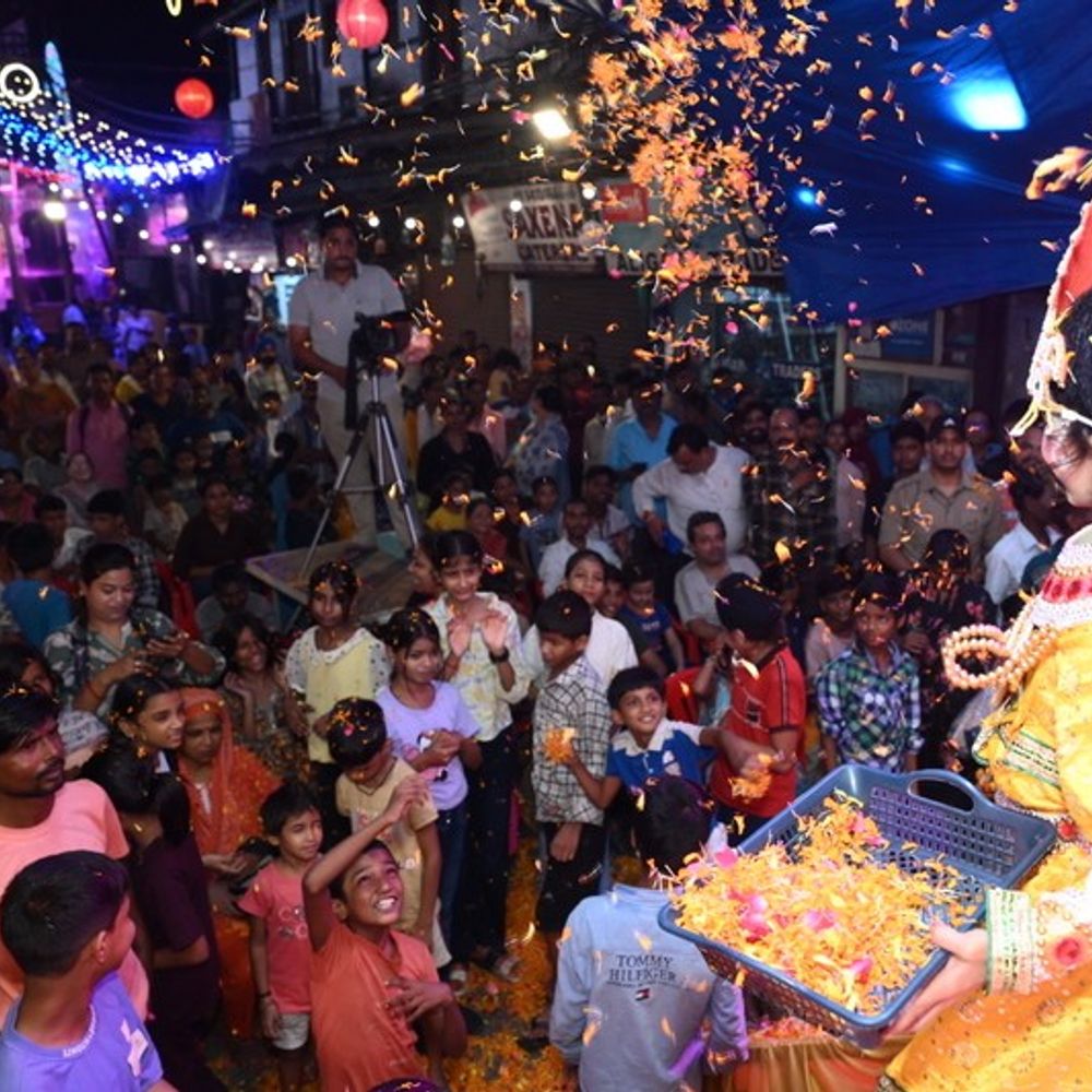 लखनऊ के न्यू गणेशगंज में श्रीकृष्ण छठी उत्सव:डिजिटल झांकी में बरसाना की होली; भक्तिमय गीतों पर भजन प्रस्तुतियां हुईं