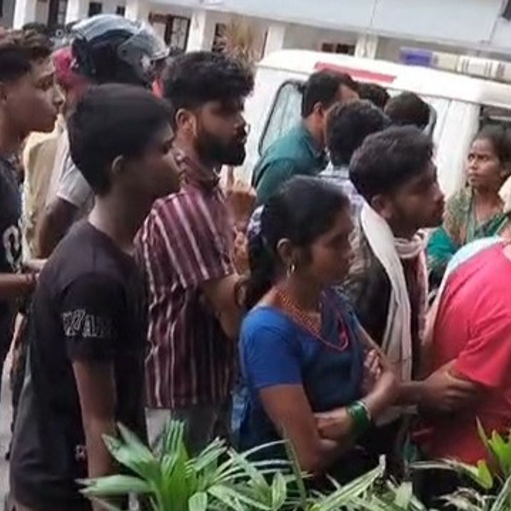 ऑफिस बुलाकर चेस्ट टच किया, प्रेग्नेंट के बारे में बताया:जमुई की स्टूडेंट बोली- डायरेक्ट हॉस्टल की लड़कियों से रेप करता है, आरोपी से पूछताछ शुरू