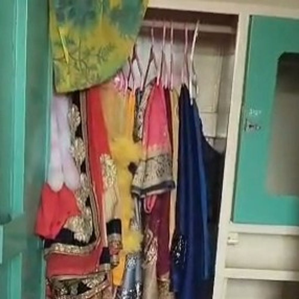 नालंदा में बंद घर में 11 लाख की चोरी:6 लाख नकद और 5 लाख के जेवर उड़ाए; खिड़की तोड़कर घुसे चोर, FSL टीम ने शुरू की जांच