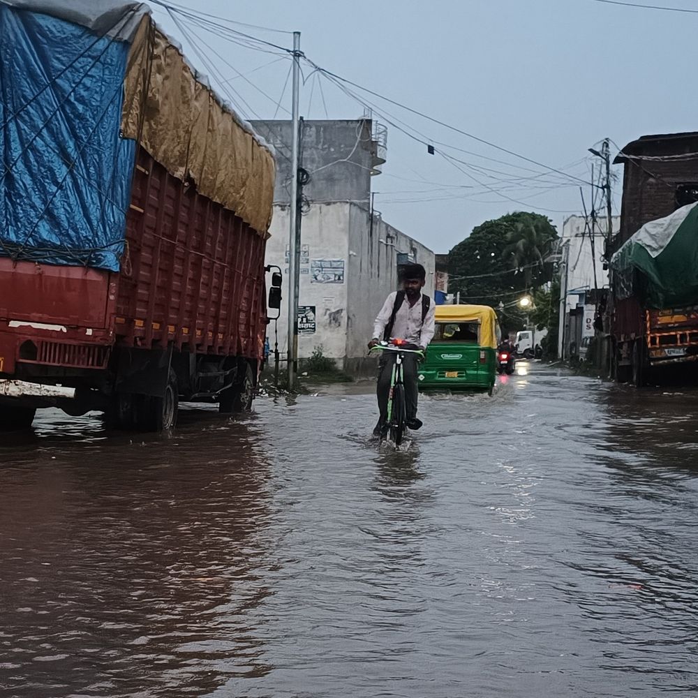 सहरसा में 37 घंटे से रुक-रुककर बारिश, 70.3 MM दर्ज:कल भी बारिश के आसार, 27 से मौसम सामान्य होने की संभावना