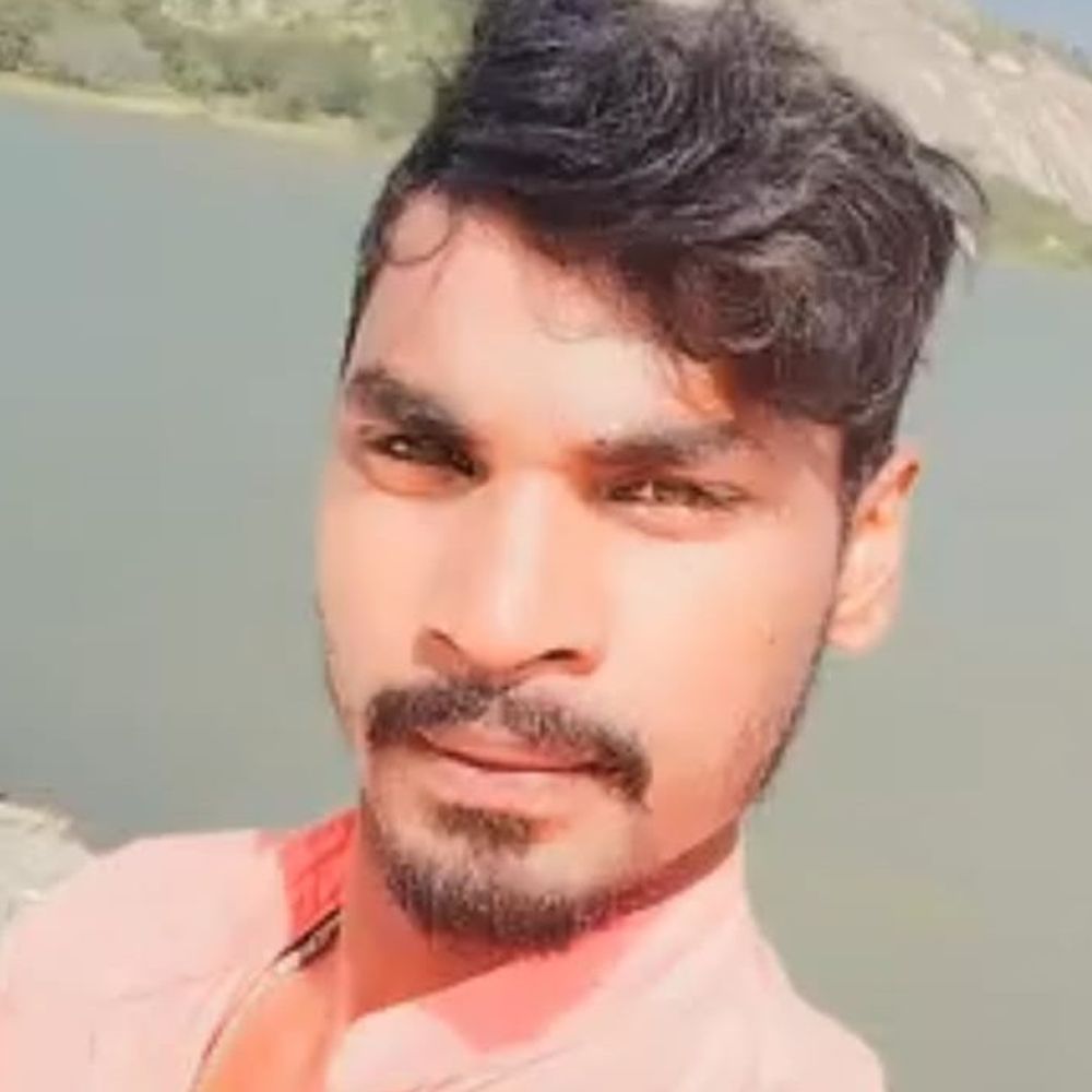 गुमला में प्लंबर ने फांसी लगाकर दी जान:घर में अकेला था युवक, परिजन लौटे तो कमरे में फंदे से लटका मिला शव