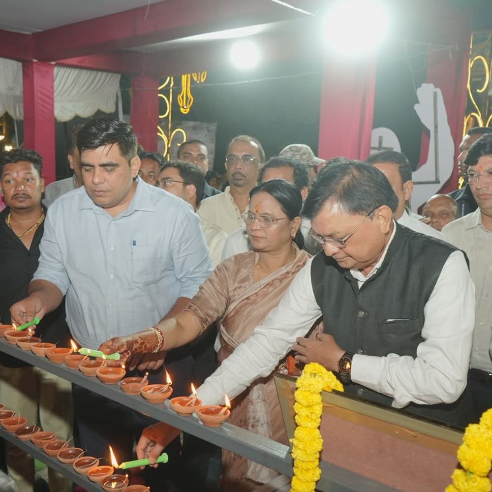 कोरबा में ‘आशीर्वाद का दीया’ कार्यक्रम में 51 हजार दीये:घंटाघर चौक जगमगाया, उद्योग मंत्री लखन लाल देवांगन भी हुए शामिल