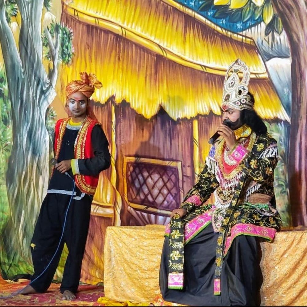 चंदौली में लक्ष्मण शक्ति, मेघनाद और कुंभकरण वध:रामलीला में कलाकारों ने किया मंचन, देर रात तक जुटे रहे दर्शक