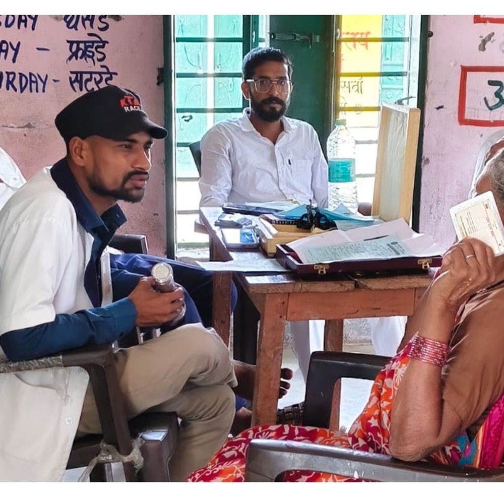 कौशांबी में निशुल्क नेत्र परीक्षण शिविर:बहुजन क्रांति मिशन का आयोजन संपन्न, 50 मरीजों को मिले मुफ्त चश्मे