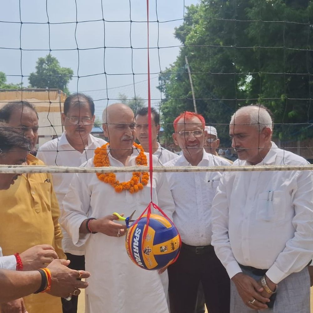 देवरिया में 70वीं वॉलीबॉल प्रतियोगिता:5 तहसीलों के खिलाड़ियों ने दिखाया दम, बरहज और सदर बने विजेता