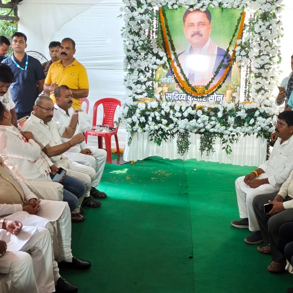 रघुवर दास ने सुदिव्य कुमार सोनू को दी श्रद्धांजलि:परिजनों से मिलकर संवेदना जताई, कहा- झारखंड ने एक होनहार राजनेता खो दिया