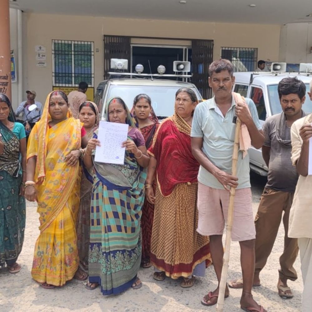दलित परिवार बोला- हमारी जमीन पर जबरन स्कूल बन रहा:विरोध किया तो गांव से भगाने की धमकी दी; नालंदा में प्रशासन से मांगी सुरक्षा