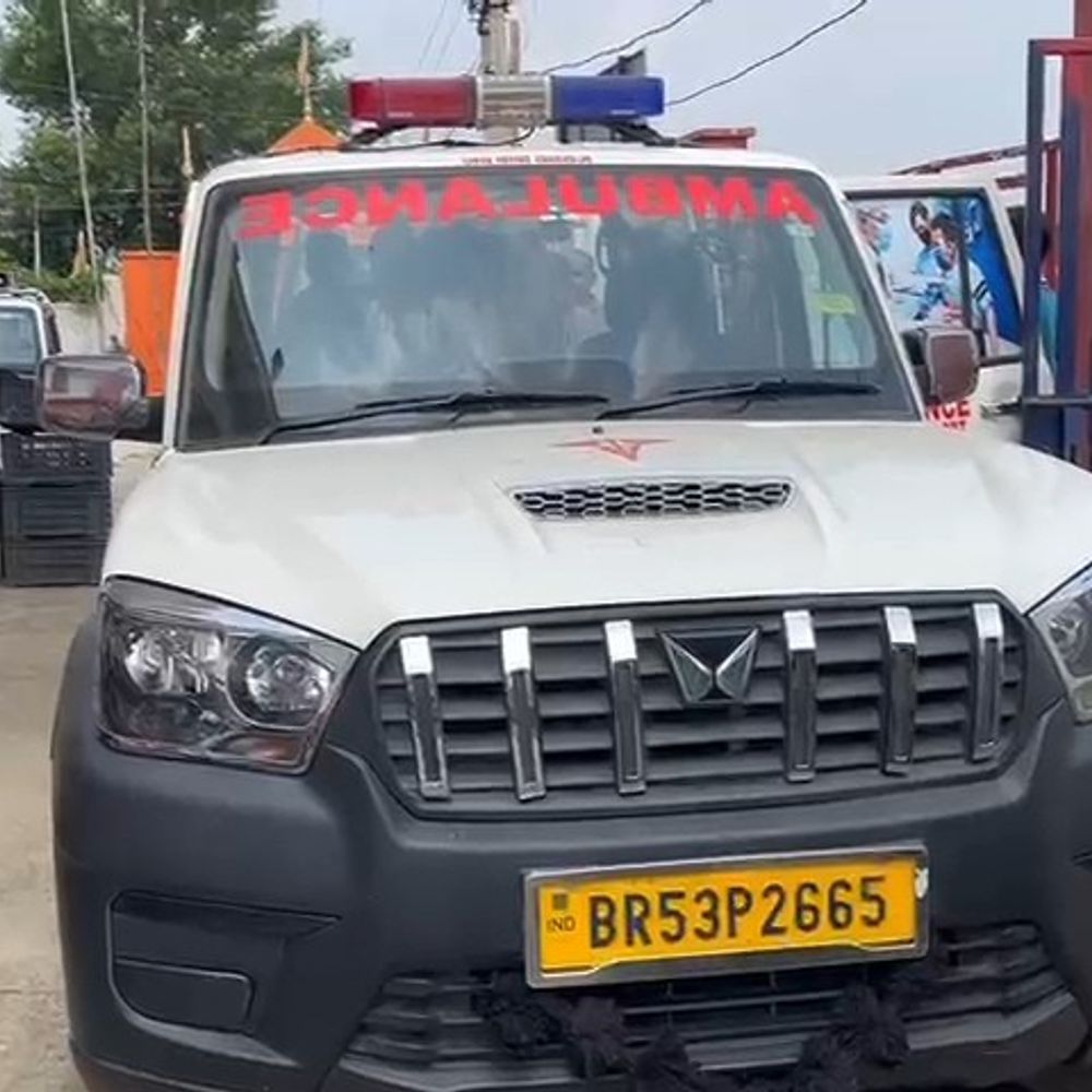 उत्पाद विभाग ने एंबुलेंस से पकड़ी 460 केन बीयर:जमुई में 2 तस्कर गिरफ्तार, झारखंड से लखीसराय ले जाई जा रही थी शराब