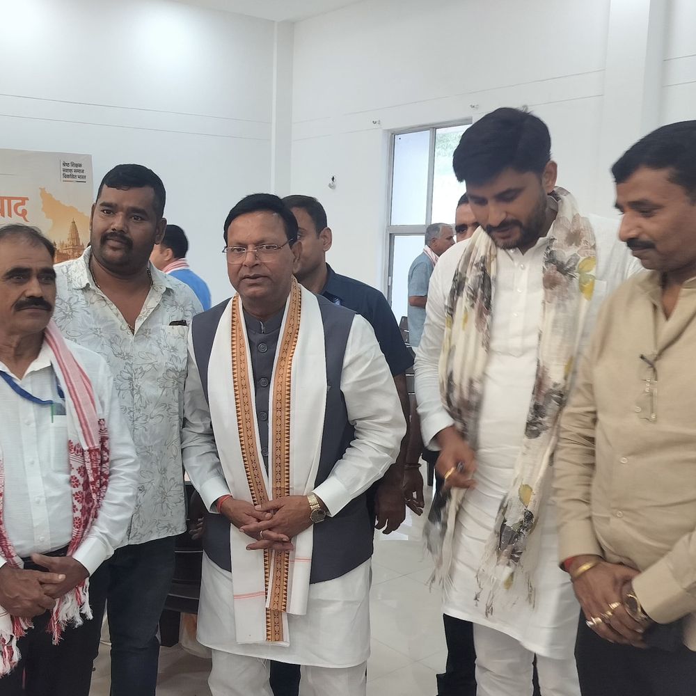 लखनऊ में पंकज चौधरी ने किया गुरुजन संवाद:शिक्षक दिवस पर अपने आवास पर शिक्षकों से की बात, राष्ट्र निर्माण पर चर्चा