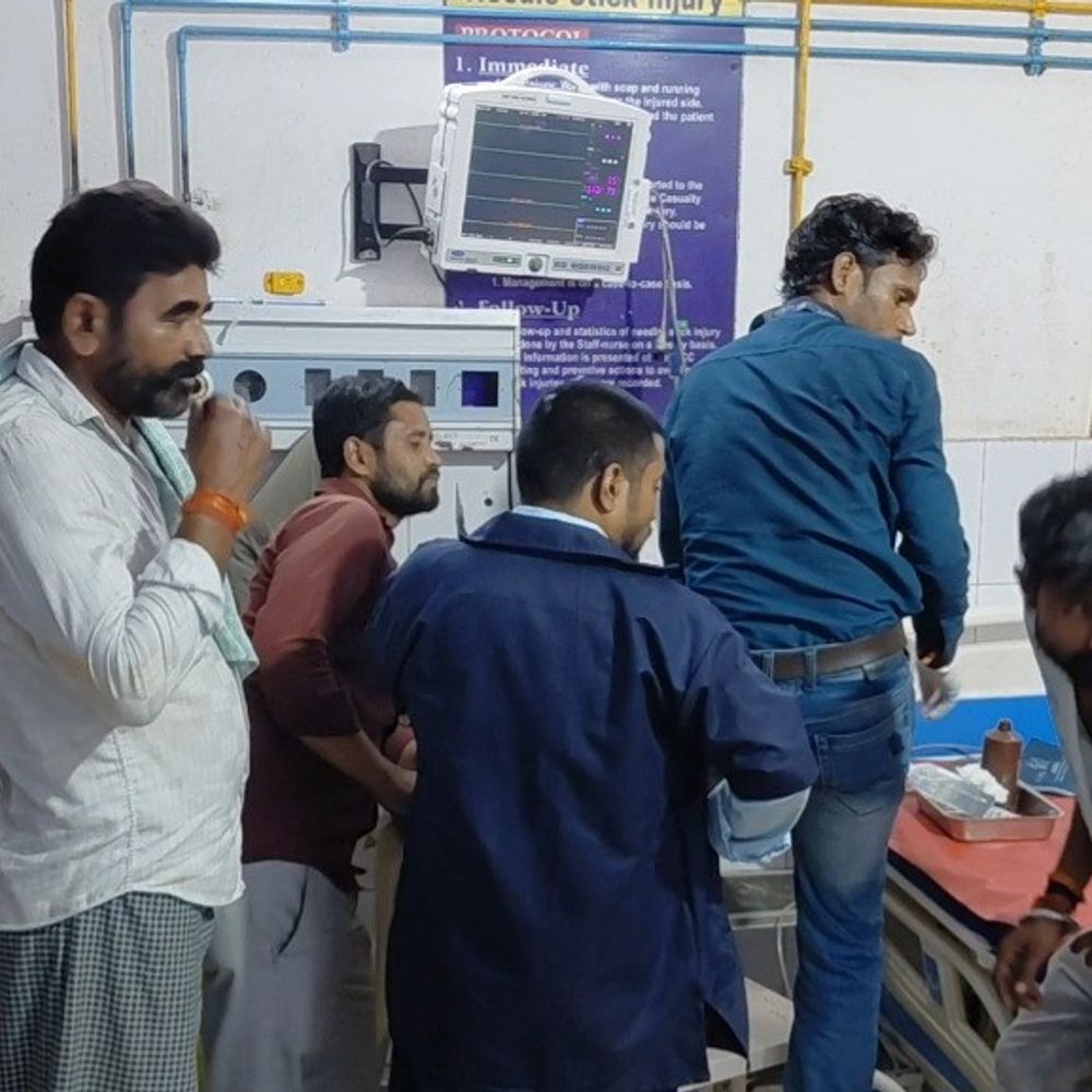 जमुई में अज्ञात वाहन की टक्कर से बाइक सवार घायल:शास्त्री कॉलोनी में हुआ हादसा, चालक मौके से फरार