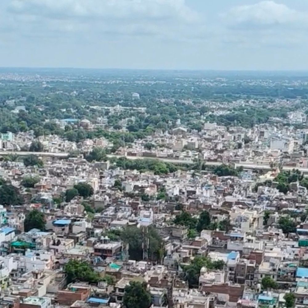 ग्वालियर में सितंबर के आखिरी दिनों में बढ़ी ठंडक:रात का तापमान 21.6 डिग्री, सुबह-शाम ठंडी हवा का असर; कूलर बंद, पंखों की रफ्तार धीमी