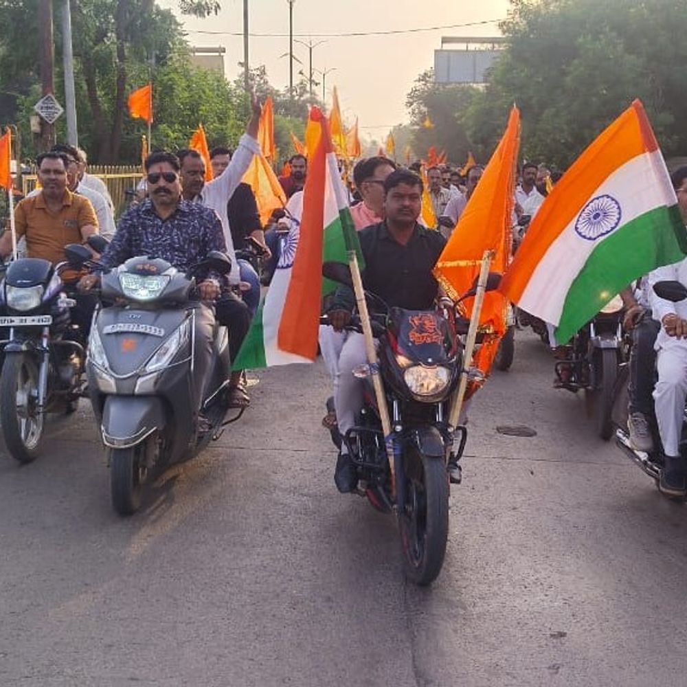 आगर में शंखनाद आंदोलन के लिए सवर्ण समाज की रैली:कंपनी गार्डन से झंडा चौक पहुंचे समाजजन; 27 सितंबर को आंदोलन की चेतावनी