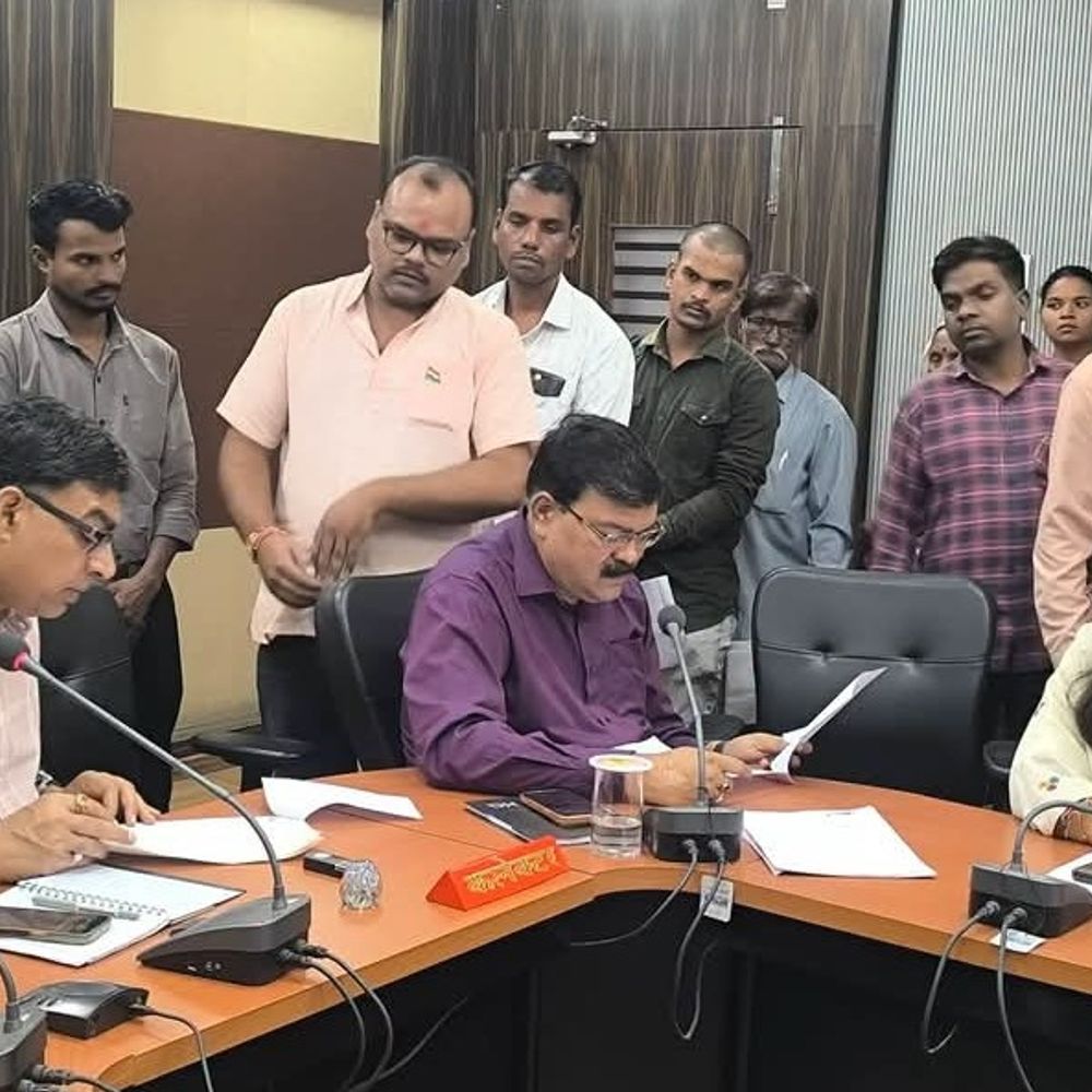 अनूपपुर जनसुनवाई में खराब सड़क और मुआवजे के मामले:भाजपा ने ‘सहयोग सेल’ शुरू किया; कलेक्टर ने 49 आवेदन सुने, सड़क-मुआवजे की मांग