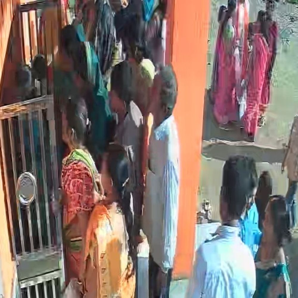 बिहारशरीफ में शिव मंदिर पर पथराव कर किया टॉयलेट:सीसीटीवी में वारदात को अंजाम देते दिखे 3 नाबालिग, ऑडियो वाले कैमरे में गालियां भी रिकॉर्ड हुईं