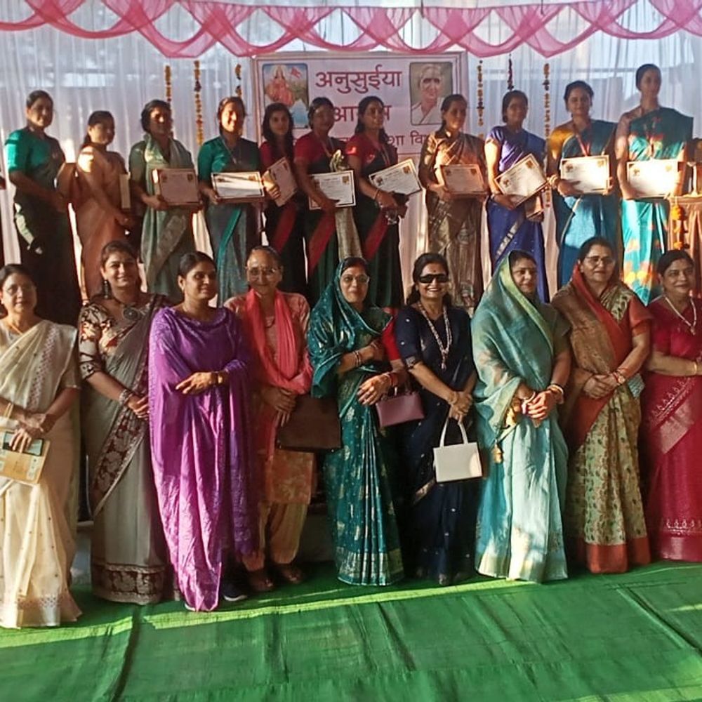 विदिशा में शिक्षक दिवस पर चित्रकला और भाषण प्रतियोगिता:8 स्कूलों के 80 विद्यार्थियों ने लिया भाग, 13 शिक्षक हुए सम्मानित