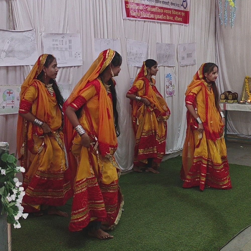 सांकेतिक भाषा दिवस पर मूक-बधिर बच्चों ने दीं सांस्कृतिक प्रस्तुतियां:नीमच में चित्रकला प्रतियोगिता में विजेता प्रतिभागियों को इनाम दिए