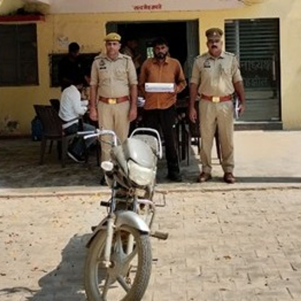 मथुरा में युवक की गोली मारकर हत्या का आरोपी अरेस्ट:दंगल देखकर बाइक से लौट रहा था, रास्ते में रोककर 2 गोलियां मारी थीं