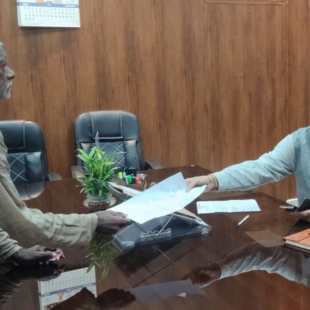 बलिया में जमीन कब्जे की शिकायत पर डीएम सख्त:तहसीलदार सदर को जांच कर निस्तारण के निर्देश