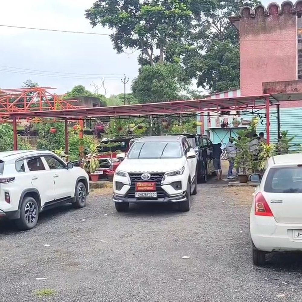 विधायक प्रदीप प्रसाद के घर के बाहर संदिग्ध CCTV कैमरे:पेट्रोल पंप के पास लगाए गए हाई रेजोल्यूशन कैमरे, विधानसभा अध्यक्ष से जांच-सुरक्षा की मांग