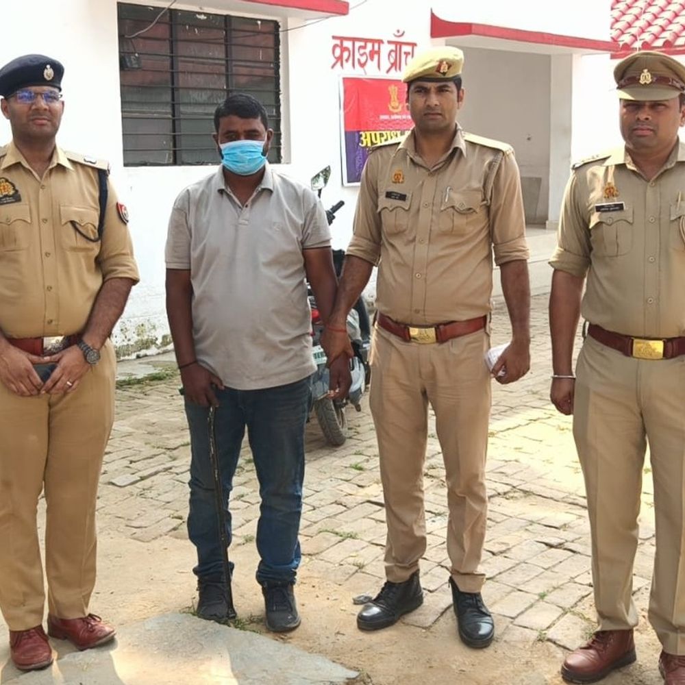 सहारनपुर में ATM कार्ड बदलकर ठगने वाला अरेस्ट:मदद के बहाने लोगों के खाते से निकालता था पैसे; 11 कार्ड, 3210 रुपए बरामद
