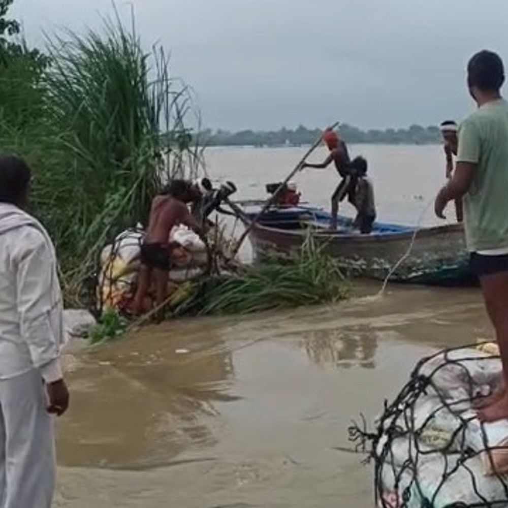 गंगा की कटान से कालीमिट्टी-शिवराजपुर मार्ग बहा:उन्नाव में 40 गांवों का संपर्क टूटा, उन्नाव-कानपुर के बीच आवागमन में मुश्किलें बढ़ीं