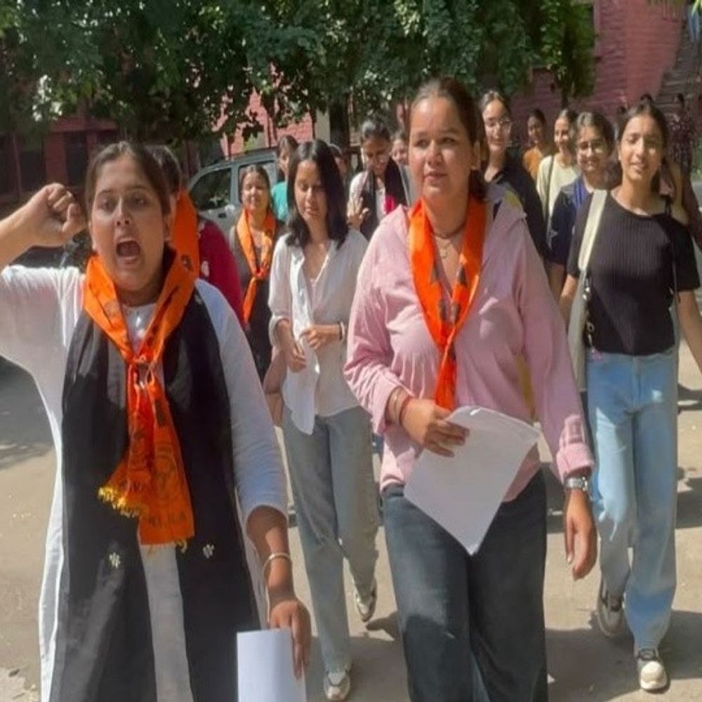 छात्रवृत्ति के नाम पर छात्राओं से ठगी का आरोप:ABVP ने सौंपा ज्ञापन; 3 अक्टूबर को होगी मुक्केबाजी टीम की चयन प्रक्रिया शुरू, पढ़ें शहर की प्रमुख खबरें