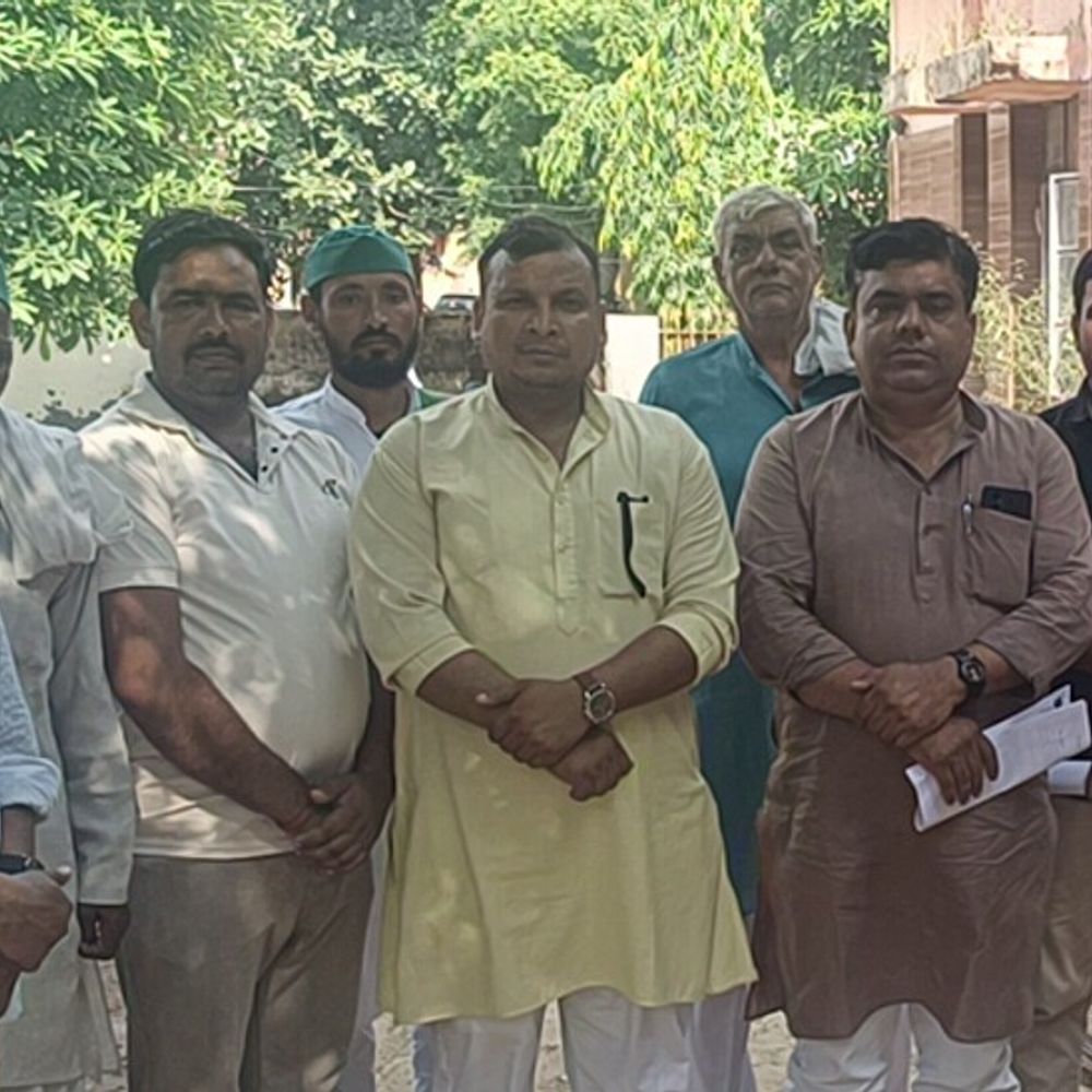 बागपत में किसान मजदूर संगठन ने 14 सूत्रीय ज्ञापन सौंपा:जिला आपूर्ति कार्यालय पर अधिकारियों को सौंपा, कार्रवाई न होने पर अनिश्चितकालीन धरने की चेतावनी