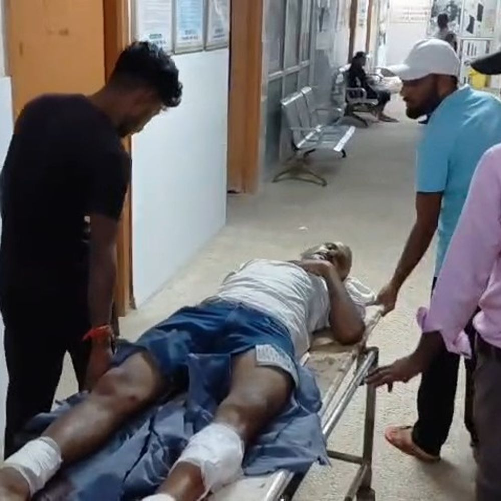 ऑटो को बाइक ने टक्कर मारी, होमगार्ड जवान घायल:जमुई में ड्यूटी से लौट रहे जवान को दोनों पैरों में चोट, सदर अस्पताल में एडमिट