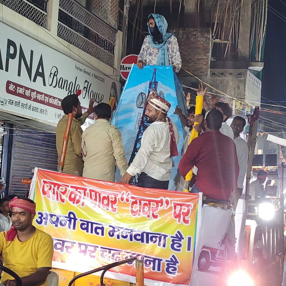 सीवान महावीरी जुलूस में लाठी-डंडे चले, दारोगा को धक्का:DJ पर बैन के बावजूद बजा, कई लोग चोटिल