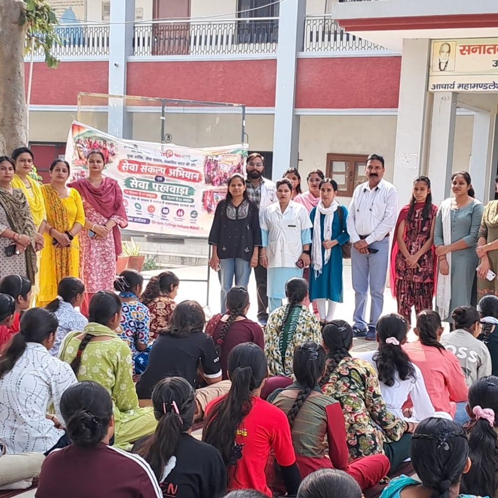 उचाना के एसडी गर्ल्स कॉलेज में मेडिकल कैंप:छात्राओं और स्टाफ की मुफ्त स्वास्थ्य जांच, एनीमिया से बचाव के तरीके बताए
