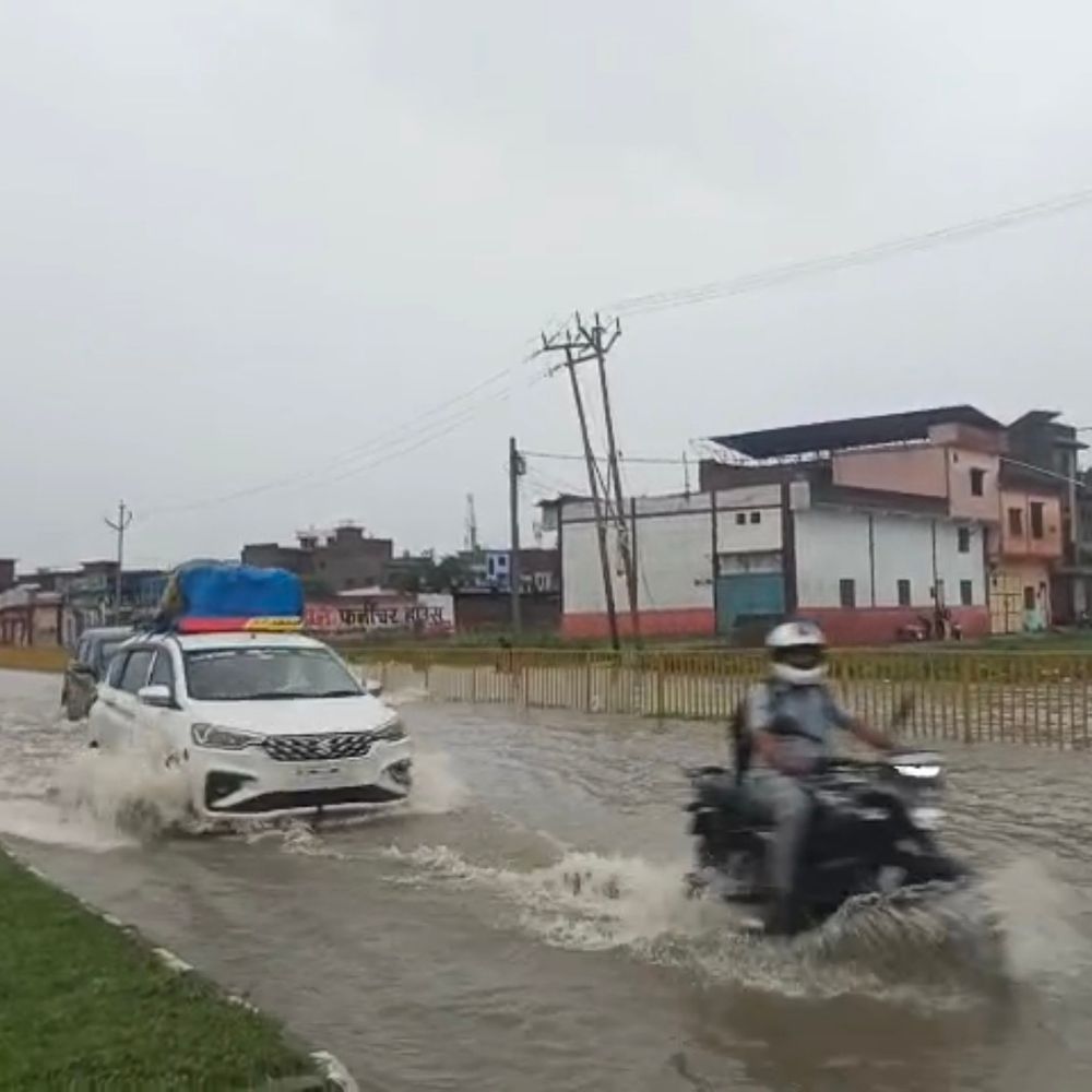 बिजनौर में तेज बारिश से जनजीवन अस्त-व्यस्त, किशोर की नाले:सड़कों पर जलभराव, नदियों का जलस्तर बढ़ा; बिजली गिरने से 2 पशु मरे