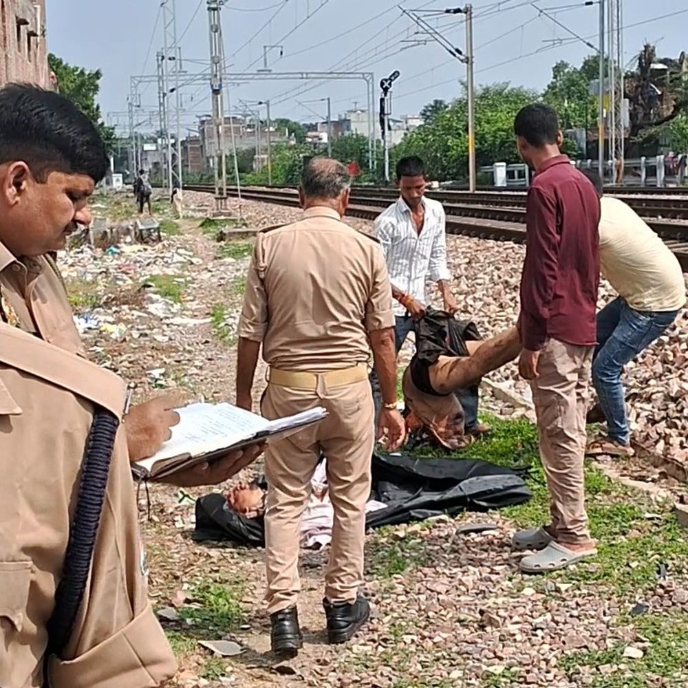 ट्रेन के आगे कूदकर युवक ने दी जान:गुरुग्राम से इटावा पहुंचा था; पत्नी और ससुराल पक्ष पर प्रताड़ना का आरोप