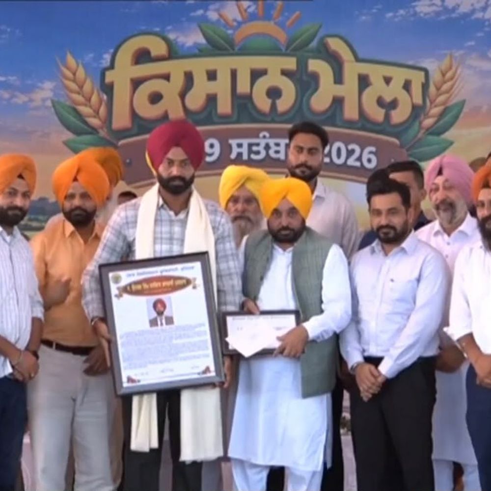 युवा किसान मनप्रीत सिंह को मुख्यमंत्री ने किया सम्मानित:खेती में विविधता और आधुनिक तकनीक अपनाने पर मिला अवॉर्ड