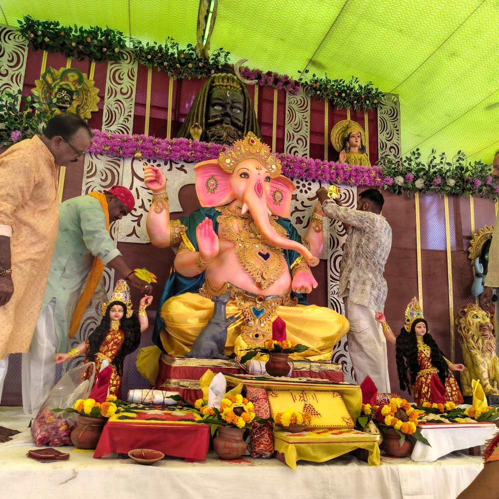 गणेश विहार में विराजे गणपति:विधि-विधान से हुई बप्पा की स्थापना; रिद्धि-सिद्धि से की गई मंगल की कामना