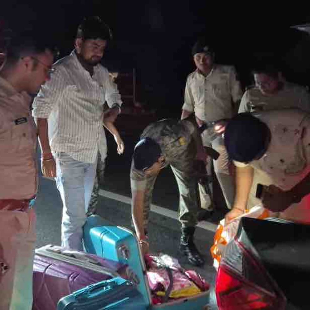 मोतिहारी में SP ने चलाया रोको-टोको अभियान:सभी थाना क्षेत्रों में हुई सघन गाड़ी चेकिंग, अपराधियों में खौफ बढ़ाना उद्देश्य