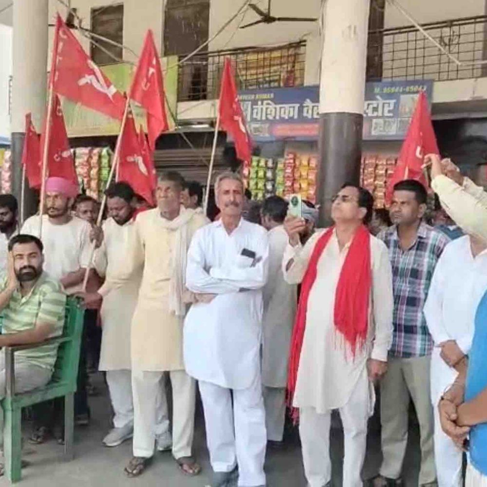 हनुमानगढ़ में रोडवेज कर्मचारियों ने किया प्रदर्शन:बेड़े में नई बसें शामिल करने, खाली पदों पर भर्ती और बस स्टैंड बनाने की मांग