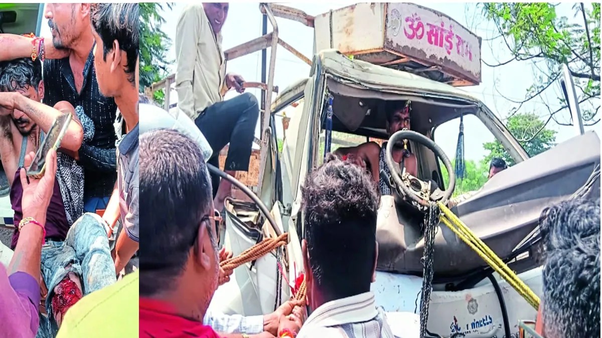 तेज रफ्तार ट्रक और पिकअप में टक्कर, स्टेयरिंग में फंसा चालक