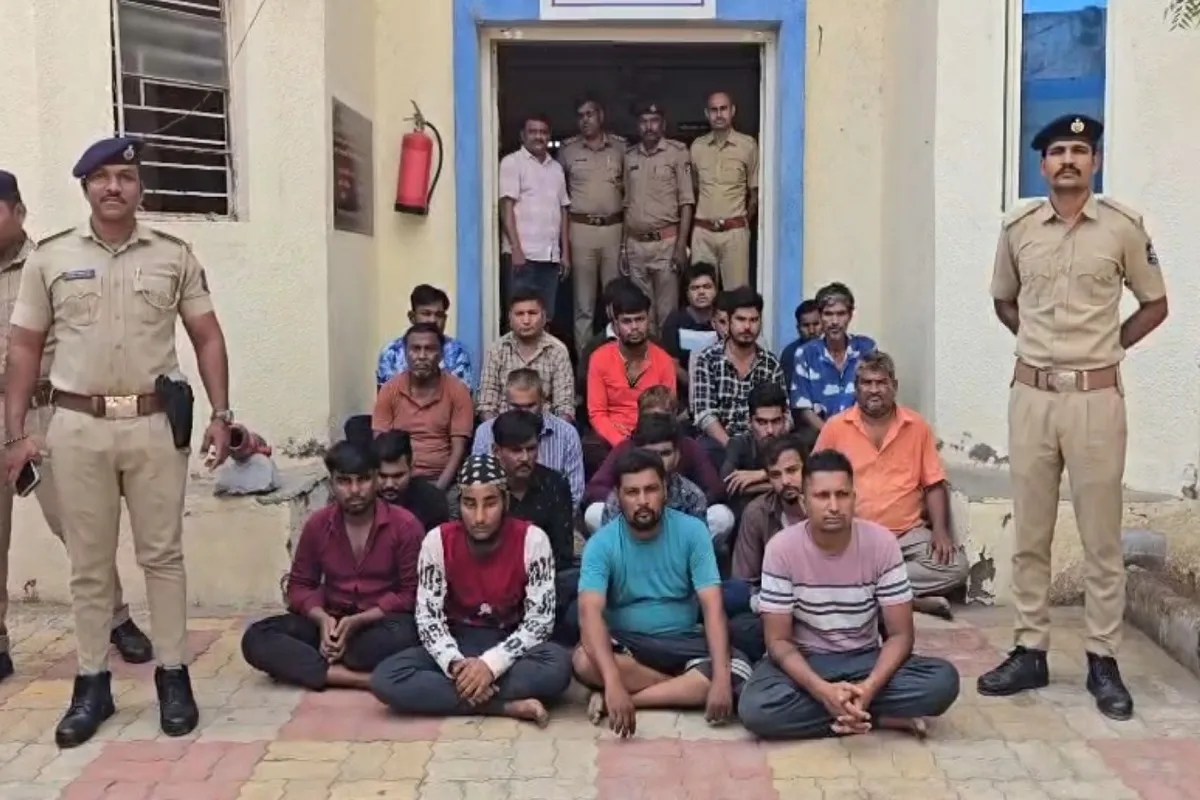 खंभात में पुलिस पर पथराव कर आरोपी को छुड़ाया, दो पुलिसकर्मी घायल, 23 गिरफ्तार