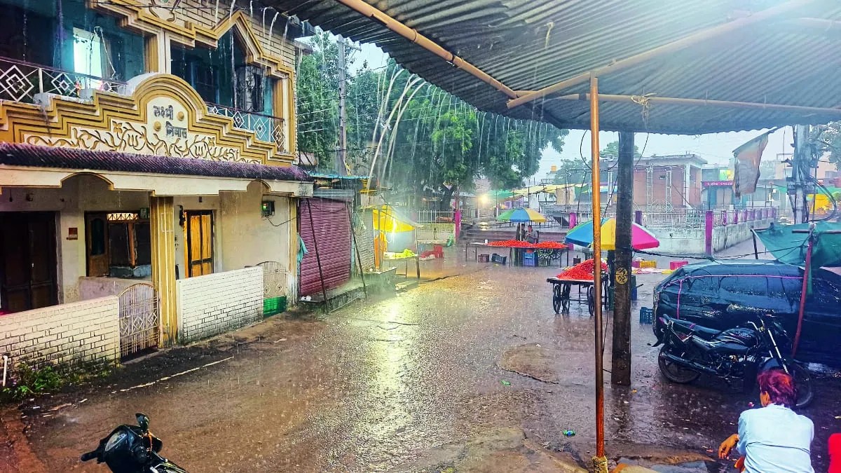 तीन घंटे तेज बारिश से धान को मिली संजीवनी
