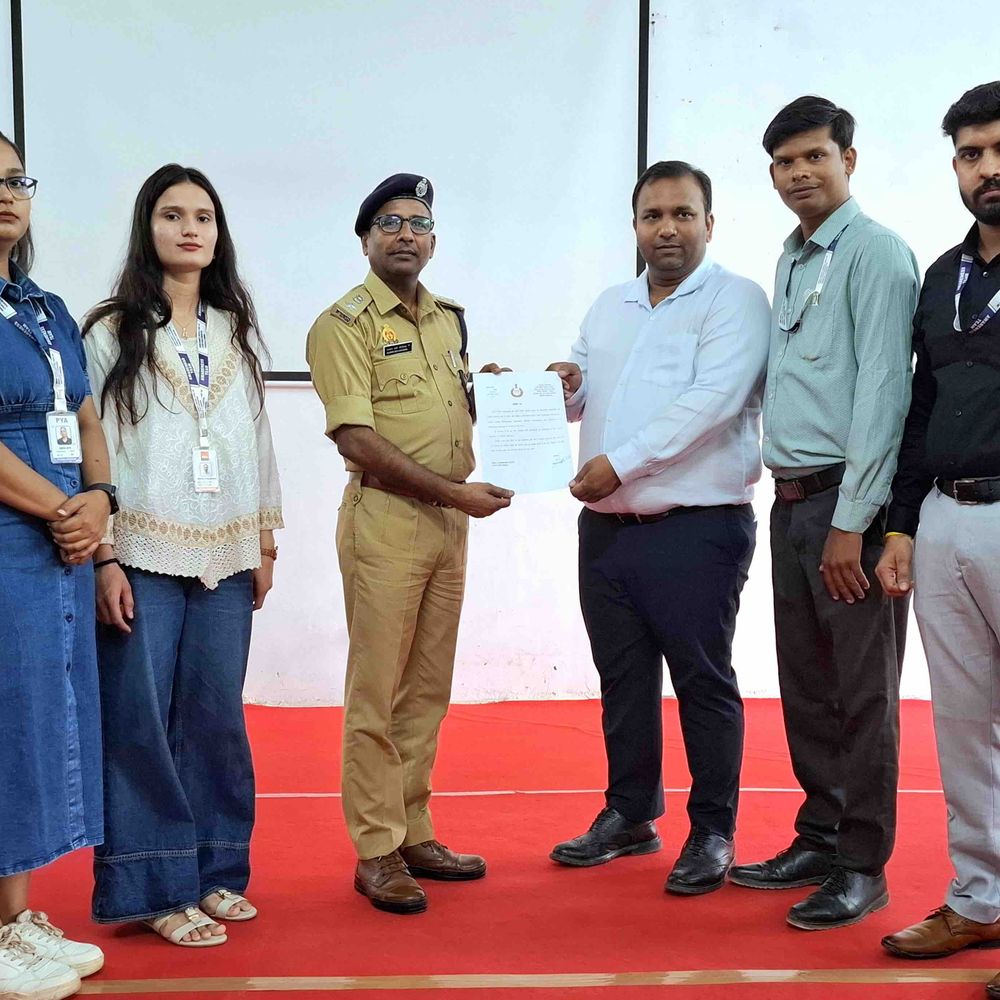 कानपुर में साइबर फ्रॉड से बचाव को लेकर जागरूकता कार्यक्रम:पीएसी सेनानायक बीबी चौरसिया ने लोगों को ठगी से बचने के तरीके बताए