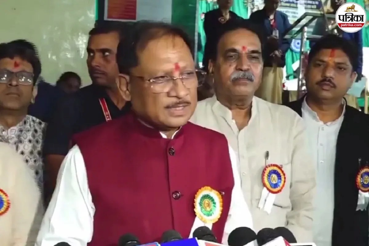 Vande Mataram: रायपुर सहित 25000 से ज्यादा जगहों पर एकसाथ गाया गया वंदे मातरम्