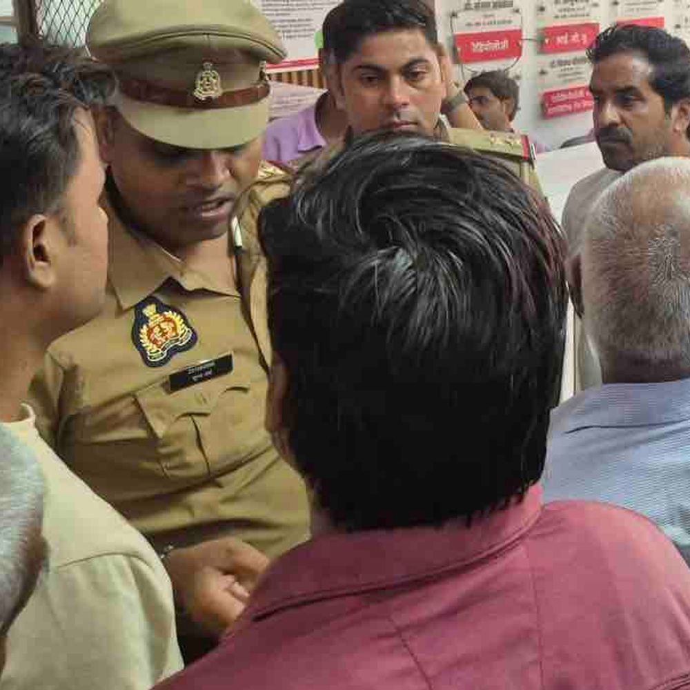 कानपुर में मरीज की मौत पर निजी अस्पताल में हंगामा:परिजनों ने इलाज में लापरवाही का लगाया आरोप, वेंटिलेटर पर रखकर पैसे लेने का दावा