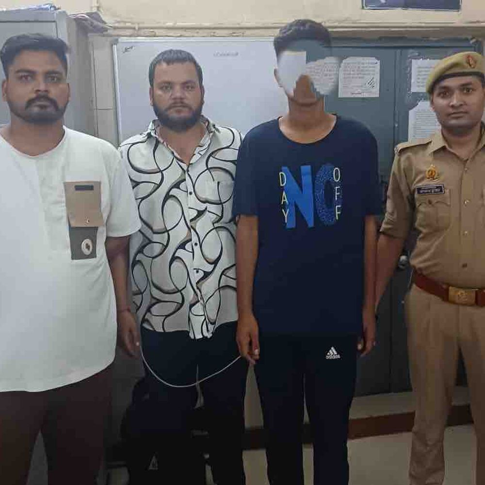 कानपुर सेंट्रल पर परिवार से बिछड़ा किशोर मिला:भाई ने GRP थाने पहुंचकर दी सूचना, CCTV से तलाश कर प्लेटफॉर्म 8/9 पर मिला