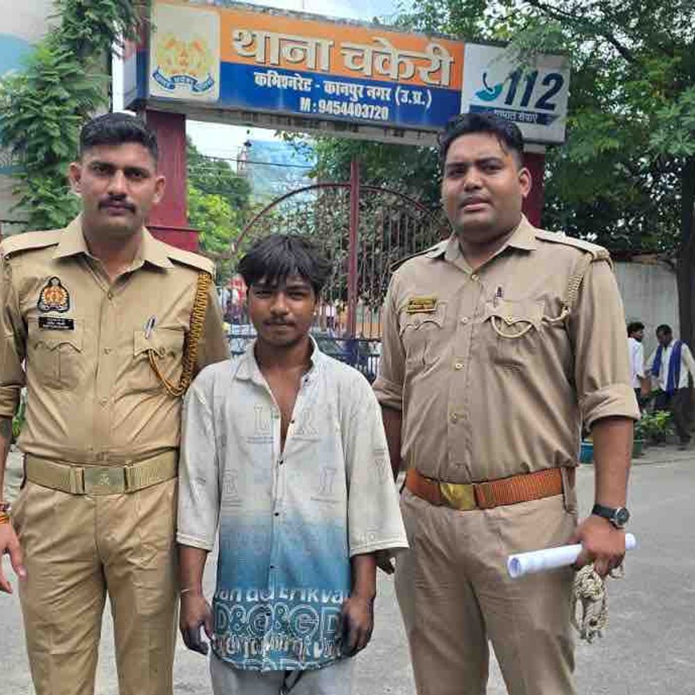 कानपुर एयरफोर्स स्टेशन में चोरी की बाइक संग युवक गिरफ्तार:गेट पर सुरक्षाकर्मियों ने दबोचा, पूछताछ में चोरी कबूली; पुलिस ने जेल भेजा