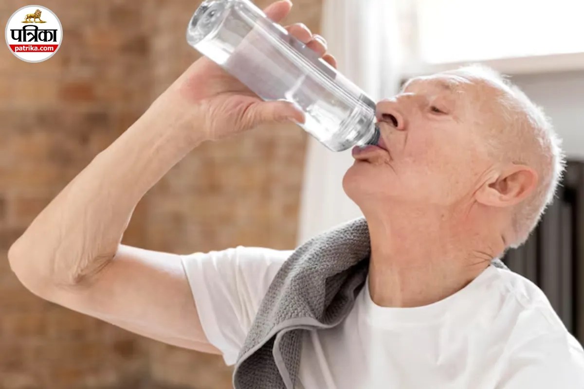 बढ़ती उम्र में क्यों बढ़ जाता है डिहाइड्रेशन का खतरा? Cleveland Clinic से जानें कारण 