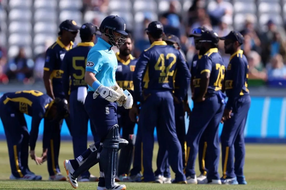 ENG vs SL: श्रीलंकाई गेंदबाजों ने किया कमाल, पहले वनडे में इंग्लैंड को सिर्फ 265 के स्कोर पर समेटा